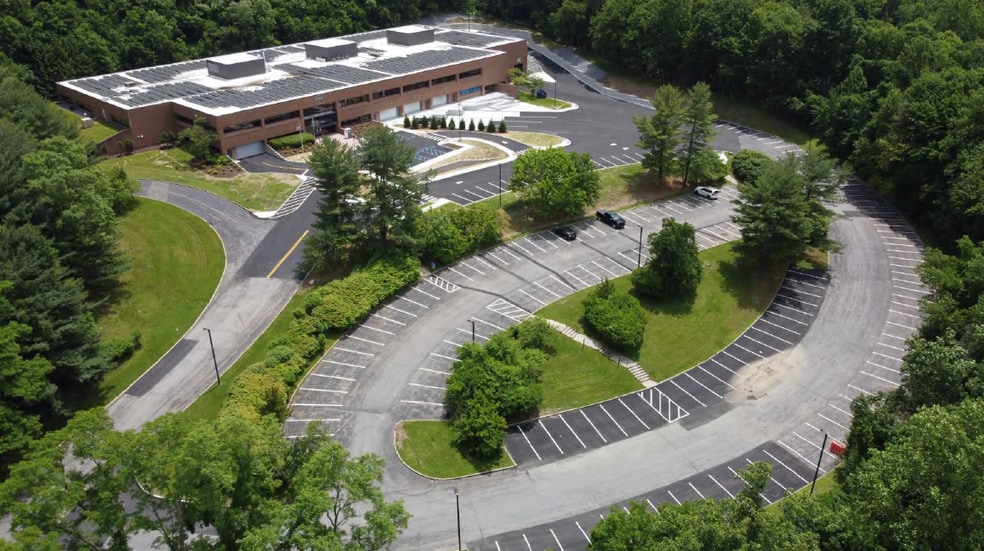 1 Zeiss Dr, Thornwood, NY for lease - Building Photo - Image 2 of 8