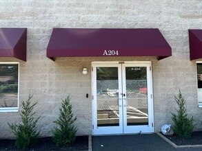 100 Corporate Dr, Trumbull, CT for lease Interior Photo- Image 2 of 9