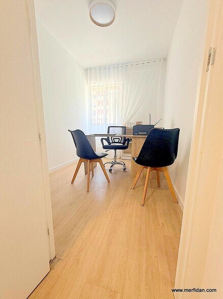 Office in Fuenlabrada, Madrid for lease - Building Photo - Image 2 of 3