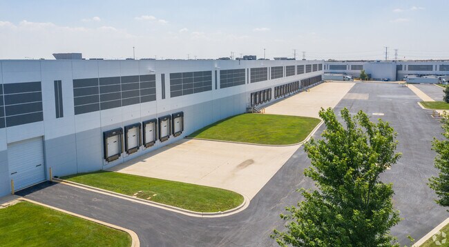 More details for 530 W North Frontage Rd, Bolingbrook, IL - Industrial for Lease