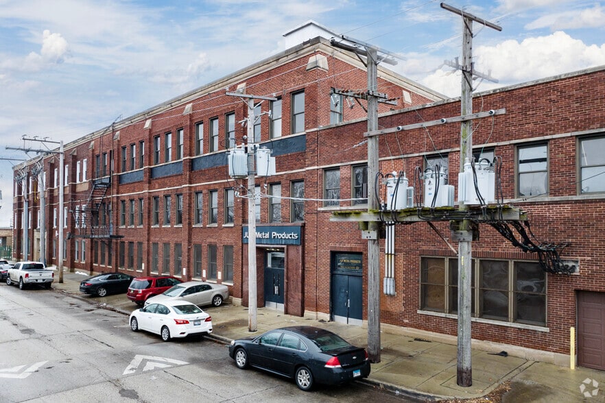 5841 W Dickens Ave, Chicago, IL for lease - Primary Photo - Image 1 of 6