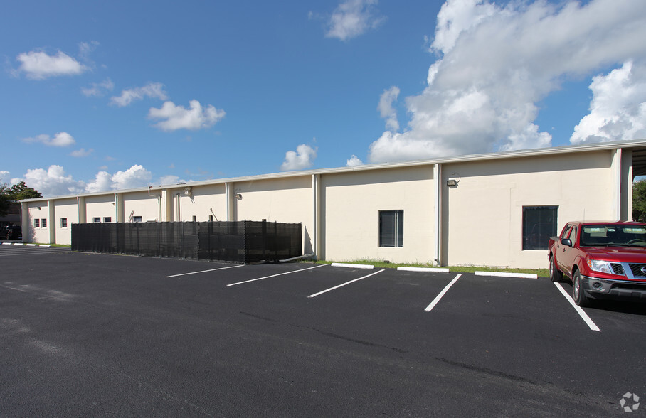 1402-1472 Old Dixie Hwy, Vero Beach, FL for lease - Building Photo - Image 2 of 35