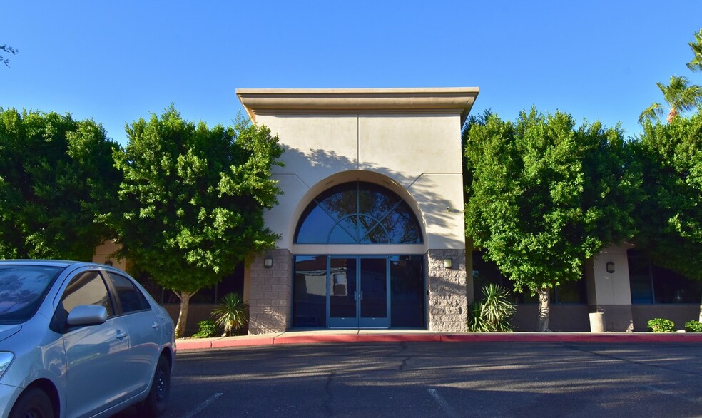 1420 N Greenfield Rd, Gilbert, AZ à louer - Photo du bâtiment - Image 2 de 7