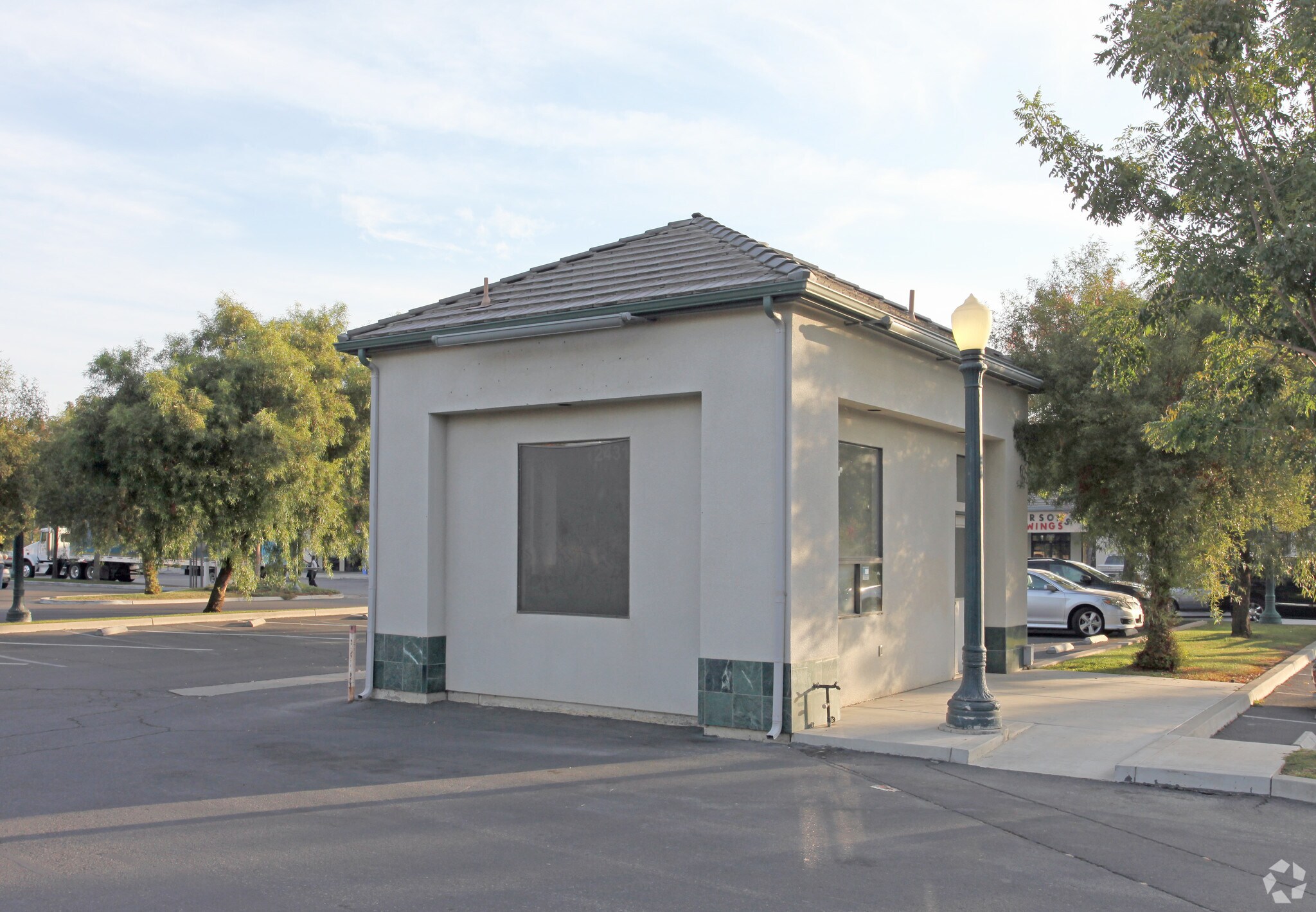 2431 N 10th Ave, Hanford, CA à vendre Photo du bâtiment- Image 1 de 3