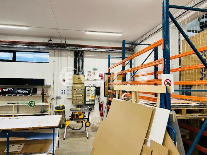 Flex in Lognes for lease - Interior Photo - Image 3 of 4