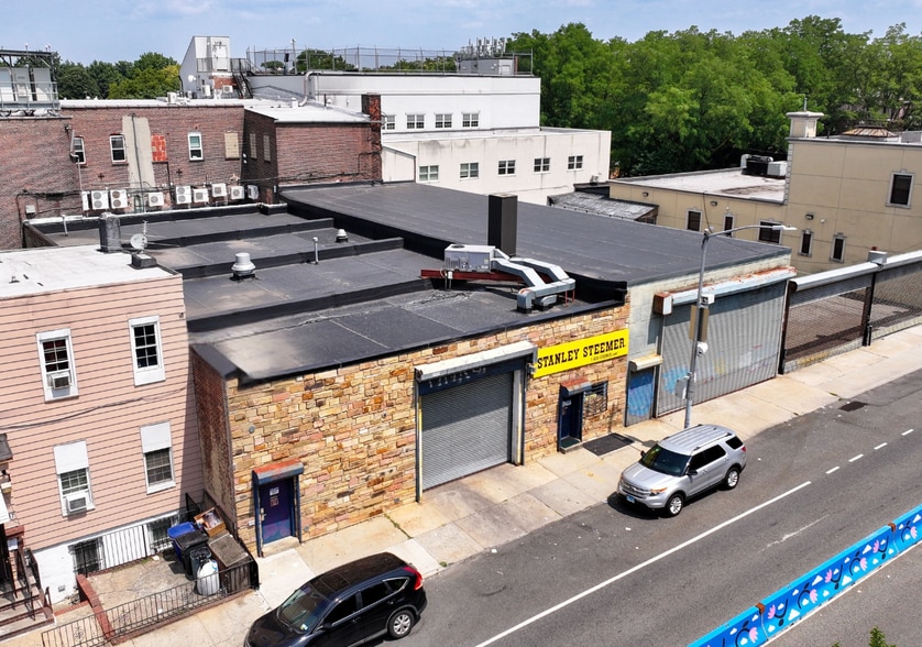 439 20th St, Brooklyn, NY for lease - Building Photo - Image 3 of 9