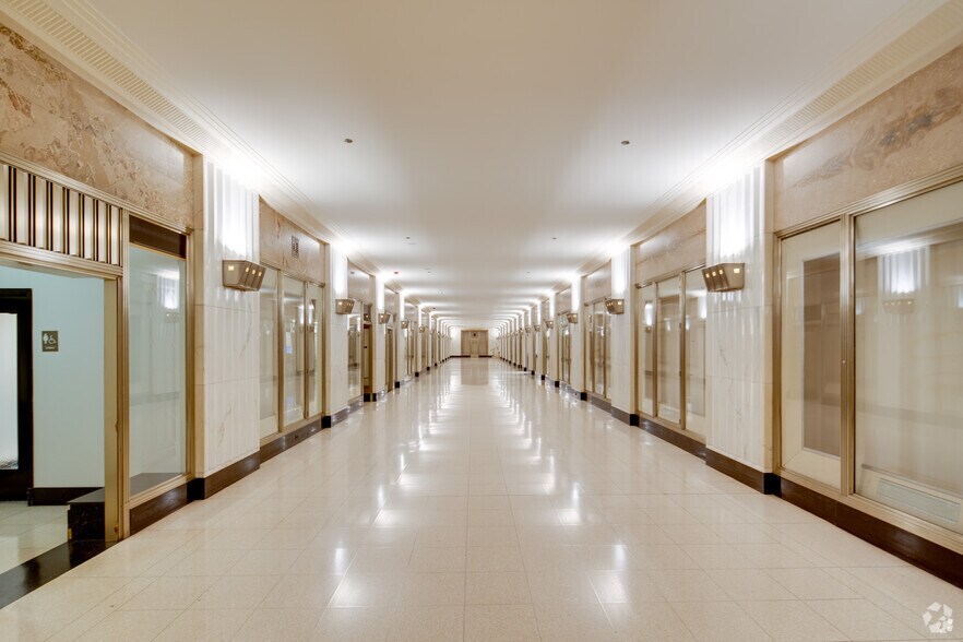 135 S LaSalle St, Chicago, IL à louer - Hall d’entrée - Image 3 de 10