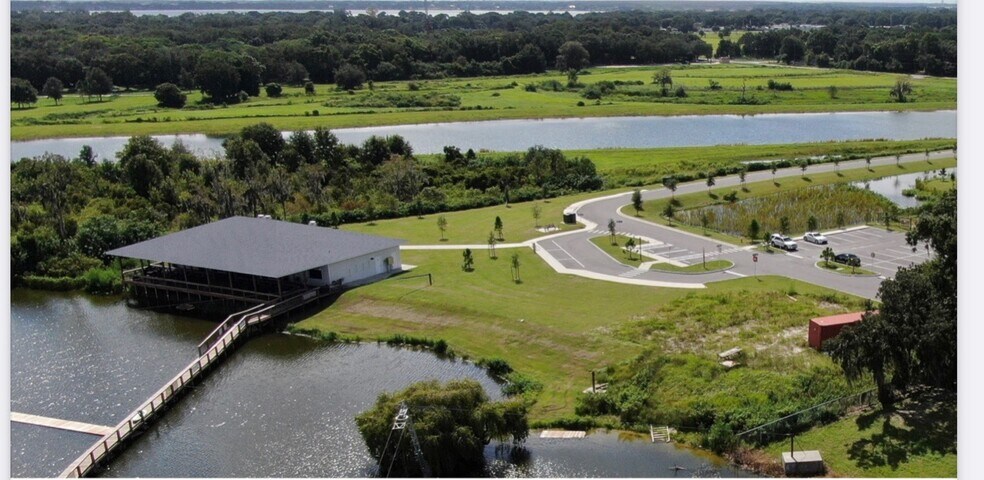 330 Denton Ave, Auburndale, FL à louer - Photo du bâtiment - Image 1 de 13