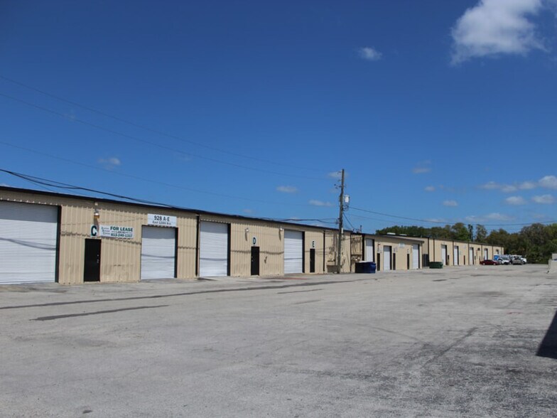 920 E 124th Ave, Tampa, FL à louer - Photo du bâtiment - Image 3 de 9