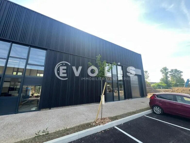 Flex dans Trévoux à louer - Photo du bâtiment - Image 2 de 6