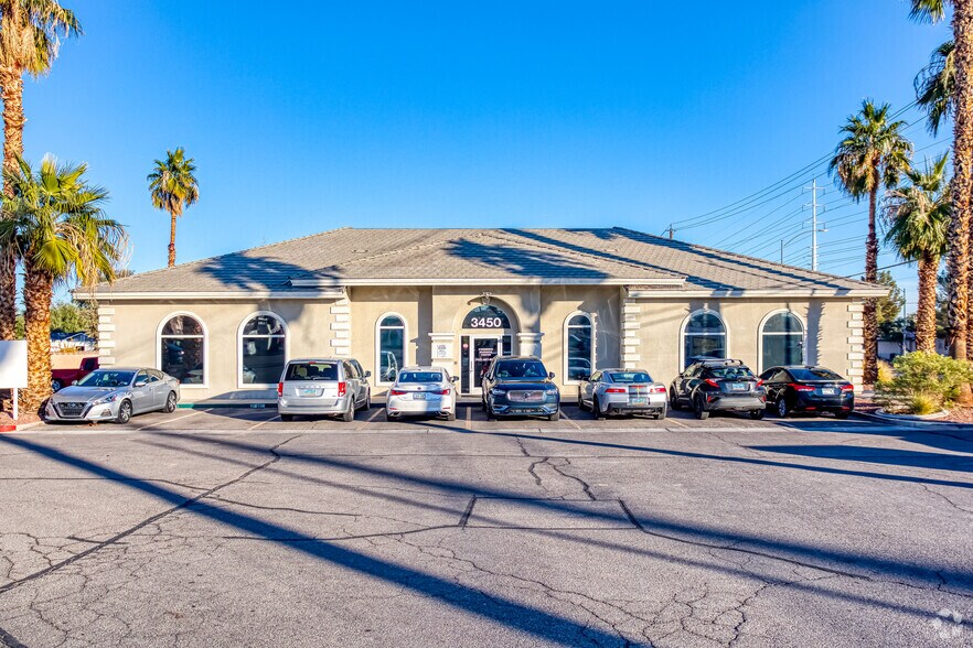 3450 E Russell Rd, Las Vegas, NV à louer - Photo du bâtiment - Image 2 de 12