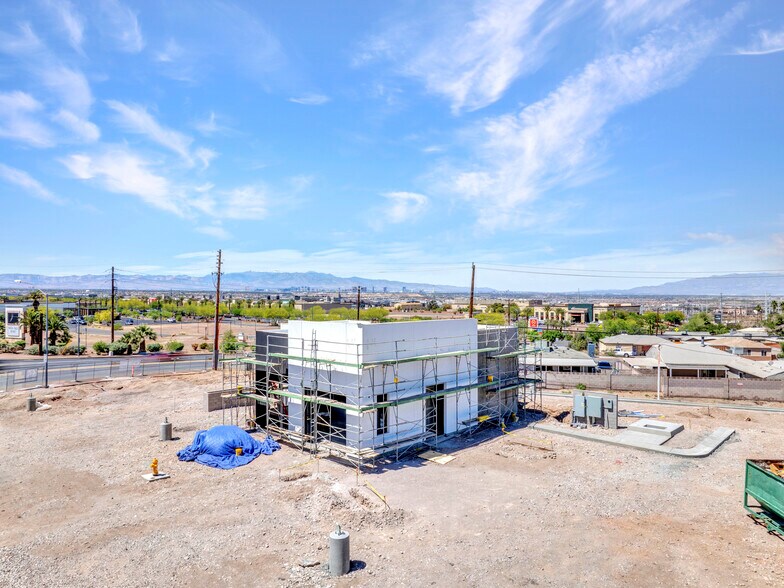 NEC E Lake Mead Pky and N Water St, Henderson, NV à vendre - Photo du bâtiment - Image 2 de 7