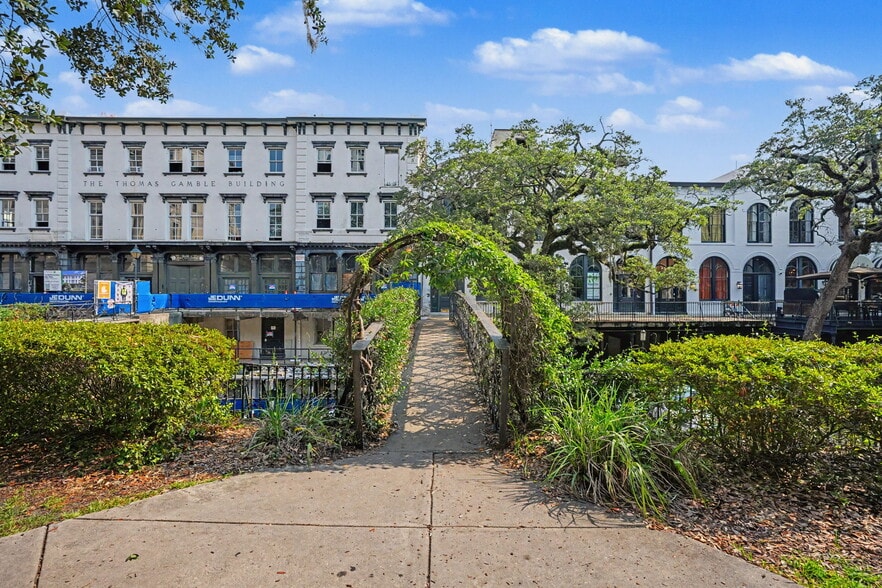 12 E Bay St, Savannah, GA for lease - Building Photo - Image 2 of 23