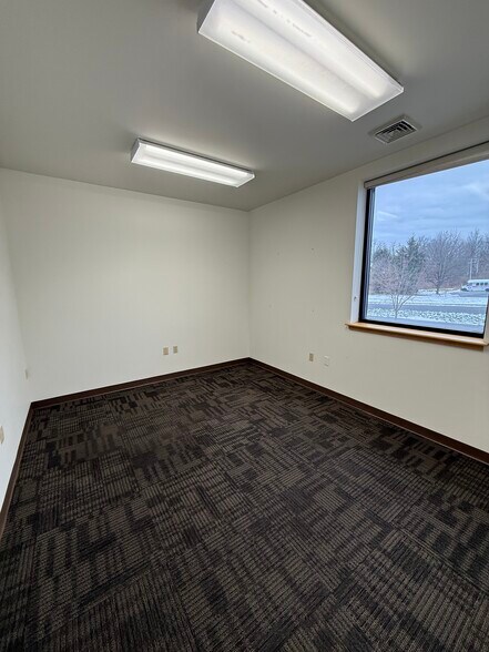 4125 Independence Dr, Schnecksville, PA à louer - Photo du bâtiment - Image 3 de 12