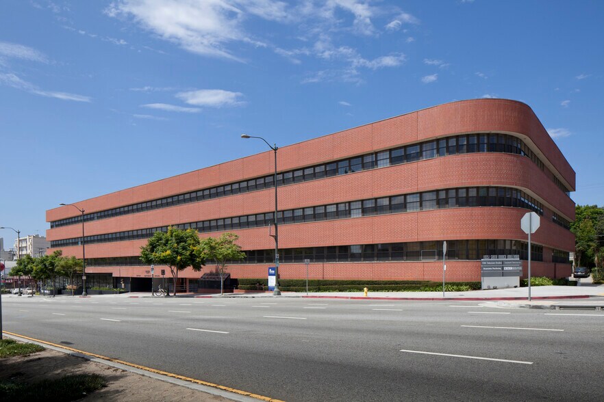 10351 Santa Monica Blvd, Los Angeles, CA à louer - Photo du bâtiment - Image 2 de 11
