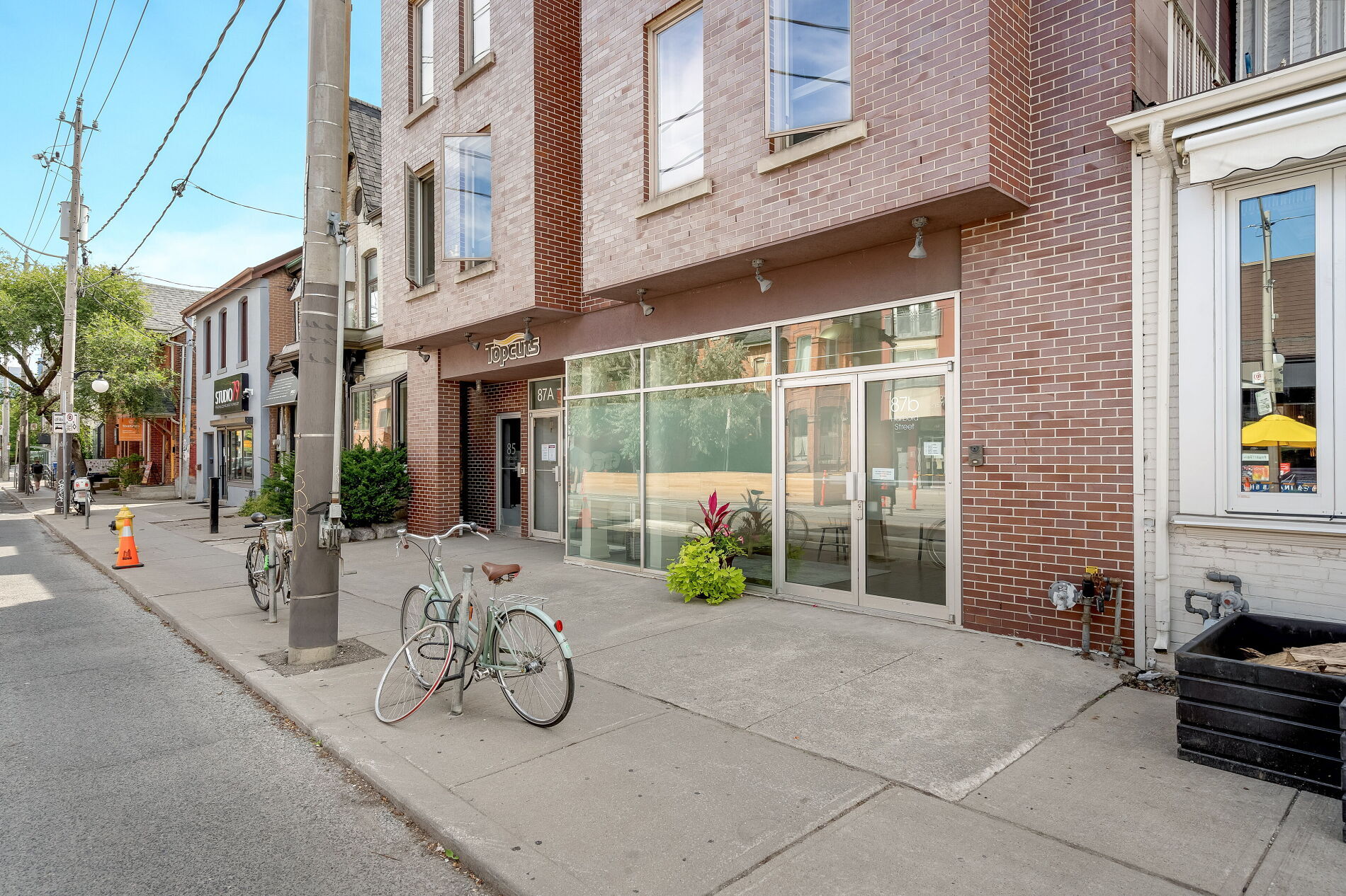 85-87 Harbord St, Toronto, ON à vendre Photo du bâtiment- Image 1 de 1
