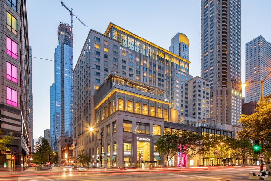 108 E Superior St, Chicago, IL à louer - Photo du bâtiment - Image 2 de 4