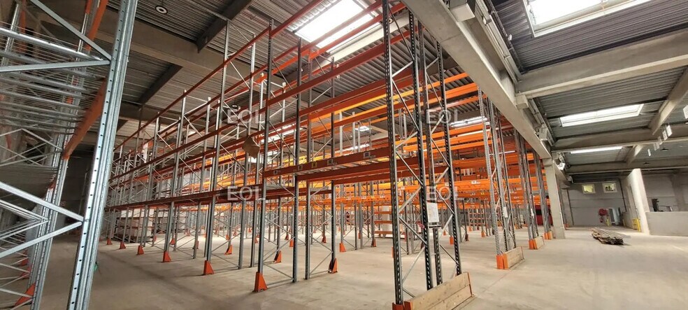 Industrial in Corbas for lease - Interior Photo - Image 2 of 9