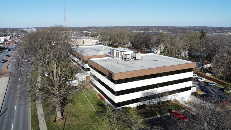8500 Shawnee Mission Pky, Merriam, KS à louer - Photo du bâtiment - Image 3 de 8