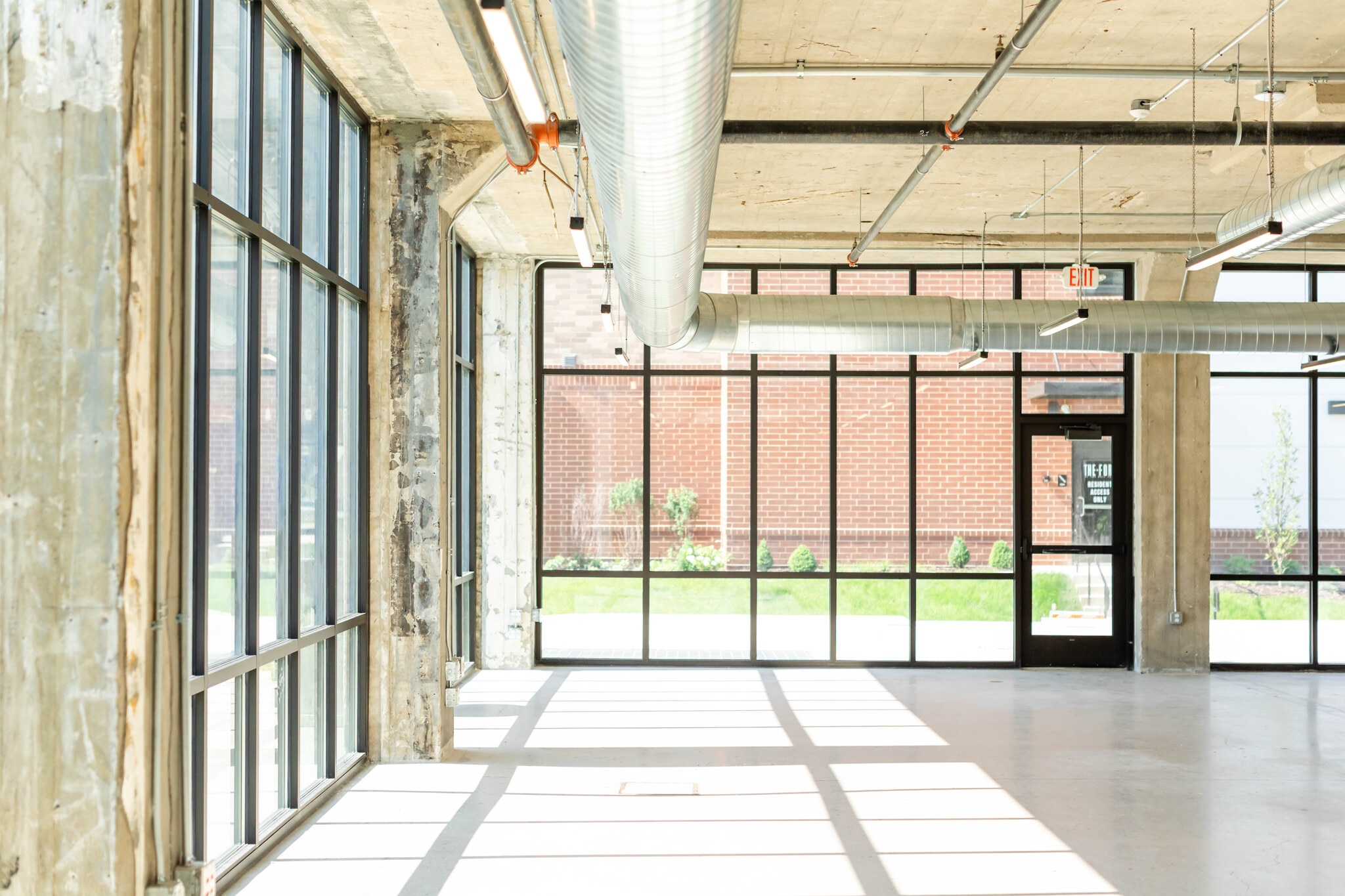 540 N Broadway, Green Bay, WI for lease Interior Photo- Image 1 of 2