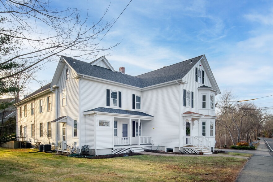 15 Brook St, Medfield, MA à vendre - Photo du bâtiment - Image 1 de 1