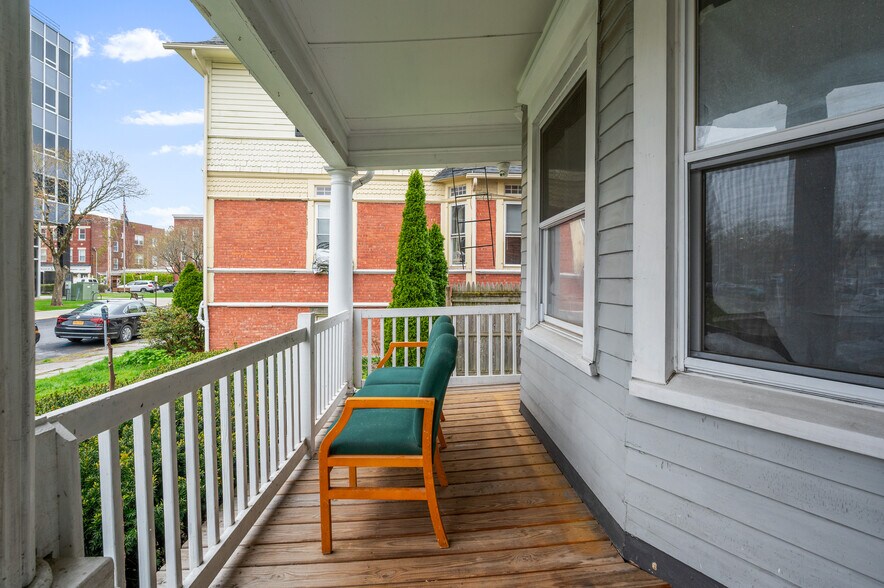 21 Main St, Kingston, NY à vendre - Photo du bâtiment - Image 3 de 32