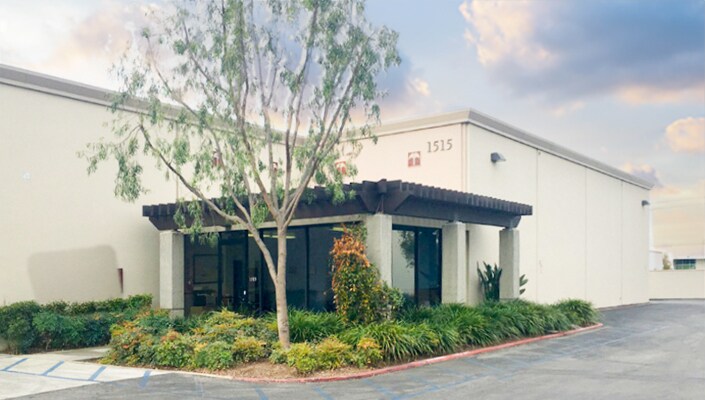 1505-1515 E McFadden Ave, Santa Ana, CA à louer - Photo du bâtiment - Image 1 de 4