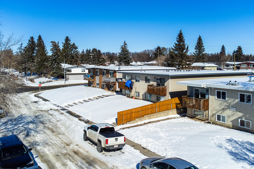 850 Mcneill Rd NE, Calgary, AB à vendre - Photo du bâtiment - Image 3 de 27