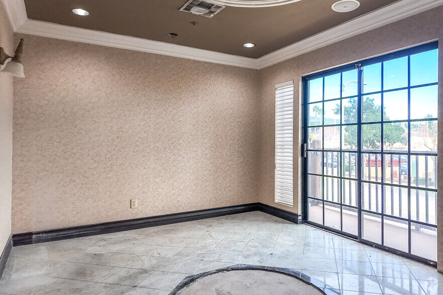 1113 Alta Ave, Upland, CA à louer - Photo intérieure - Image 2 de 30