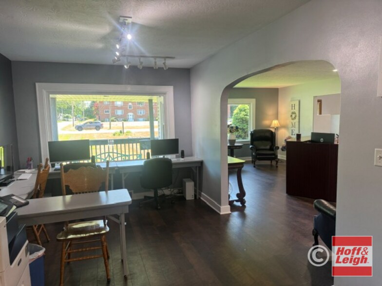355 N Main St, Munroe Falls, OH à vendre - Photo intérieure - Image 3 de 6
