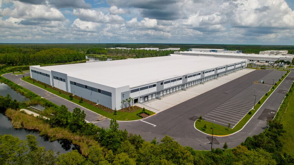 8660 Transport Dr, Orlando, FL à louer - Photo du bâtiment - Image 3 de 6