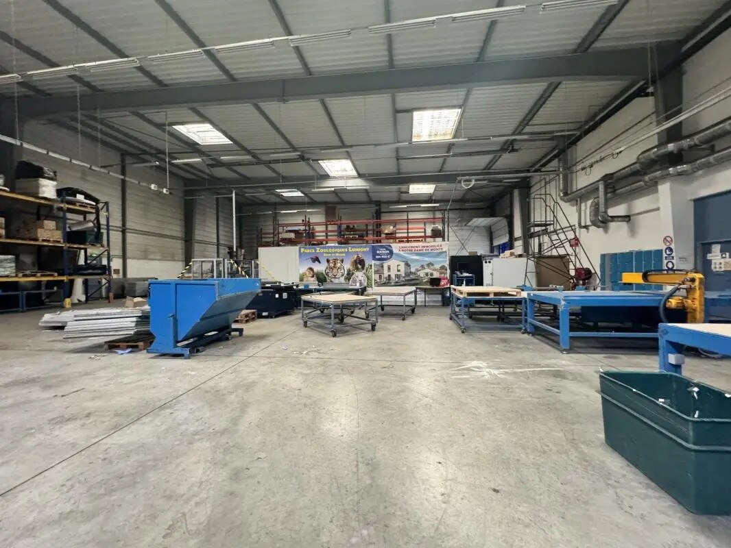 Flex in La Courneuve for lease Interior Photo- Image 1 of 7