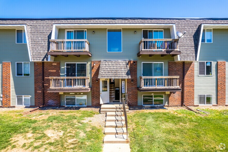 847 Gateway Ave, Clinton, IA à vendre - Photo du bâtiment - Image 2 de 17