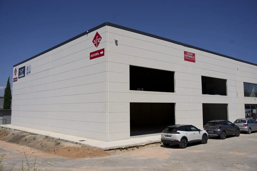 Flex dans Brignoles à louer - Photo du bâtiment - Image 2 de 3