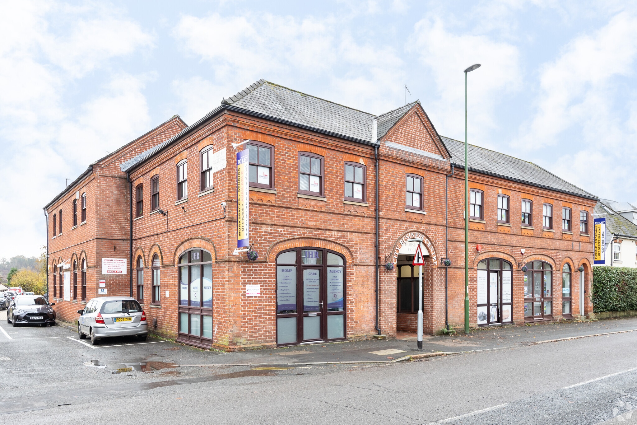 6 Brighton Rd, Horsham for lease Primary Photo- Image 1 of 3