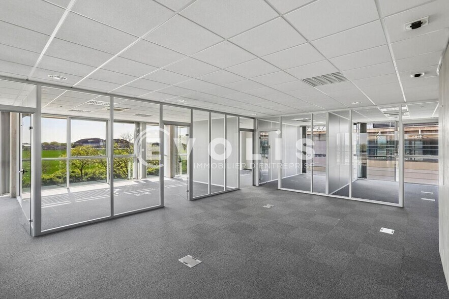 11 Rue Edison, Bron for lease - Interior Photo - Image 2 of 15