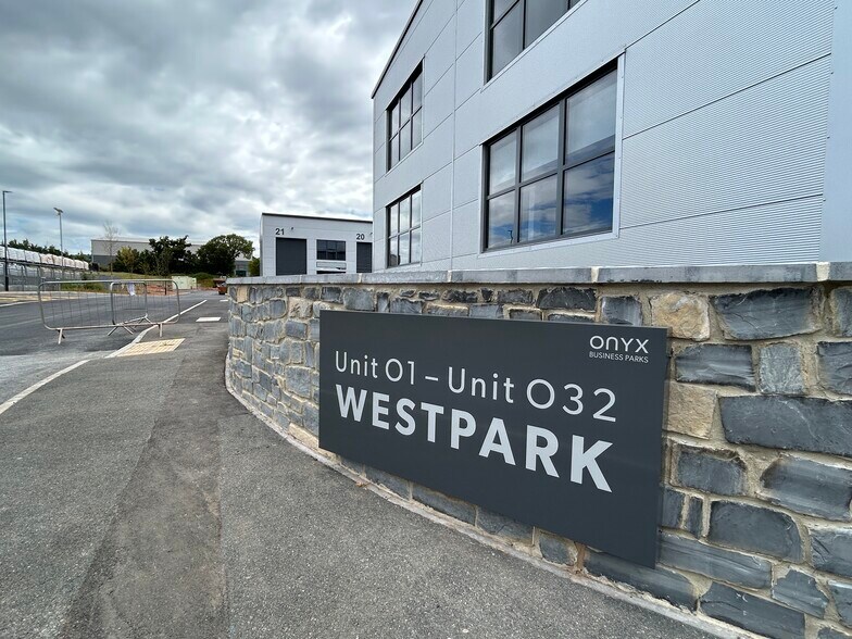 W Buckland Rd, Wellington for sale - Building Photo - Image 2 of 10