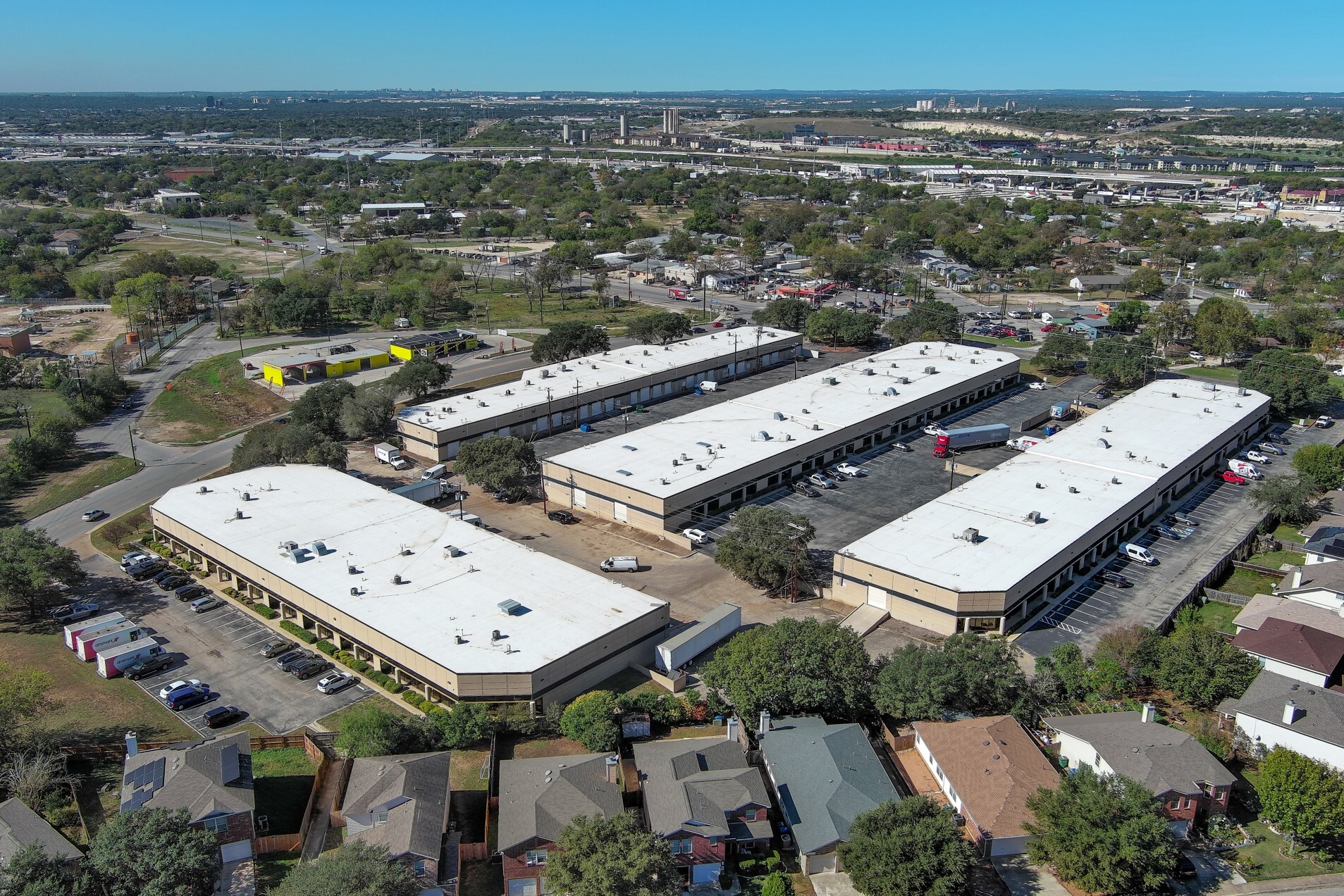 5600-5624 Randolph Blvd, San Antonio, TX for lease Building Photo- Image 1 of 2