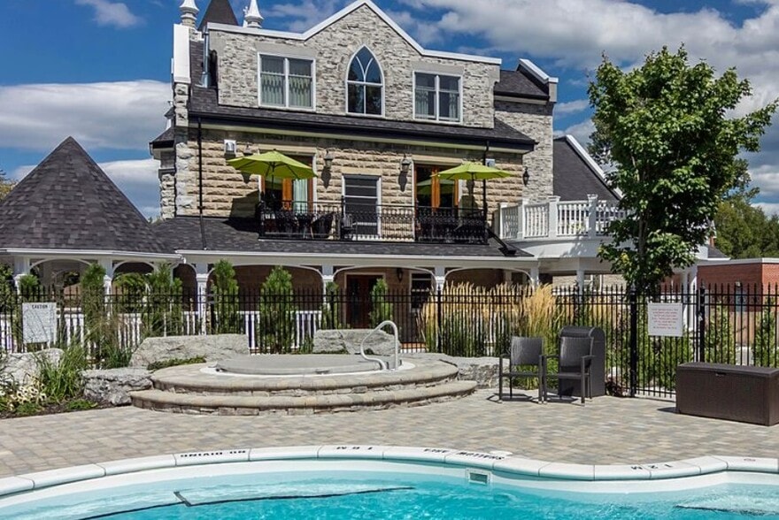 10 Chapel St, Picton, ON à vendre - Photo principale - Image 1 de 1