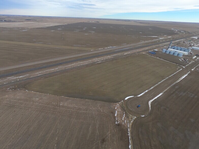 Hwy 4, Lethbridge County, AB à vendre - Photo du bâtiment - Image 2 de 3