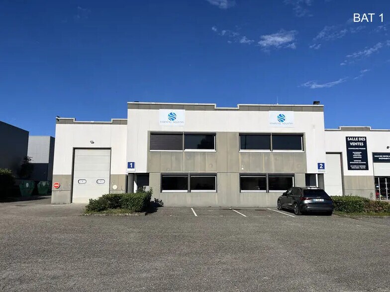 Flex dans Décines-Charpieu à louer - Photo du bâtiment - Image 3 de 14