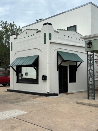 Plus de détails pour 753 N Austin St, Seguin, TX - Commerce de détail à louer