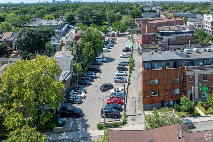 2975 Dundas St W, Toronto, ON for lease - Building Photo - Image 2 of 2