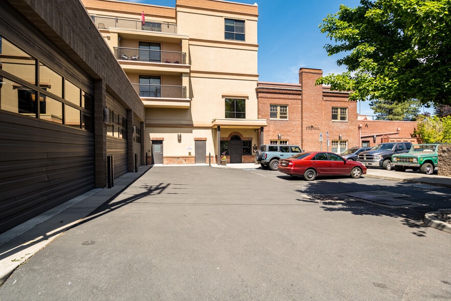 5 NW Minnesota Ave, Bend, OR for lease - Building Photo - Image 3 of 8