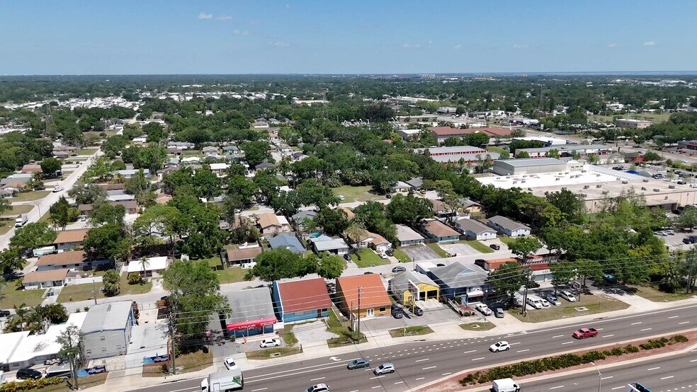 7949 Ulmerton Rd, Largo, FL à vendre - Vidéo sur l’inscription commerciale - Image 2 de 63