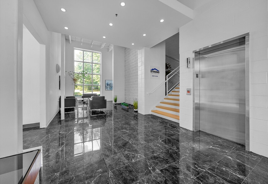 651 Park Ave, King Of Prussia, PA for lease - Building Photo - Image 2 of 6