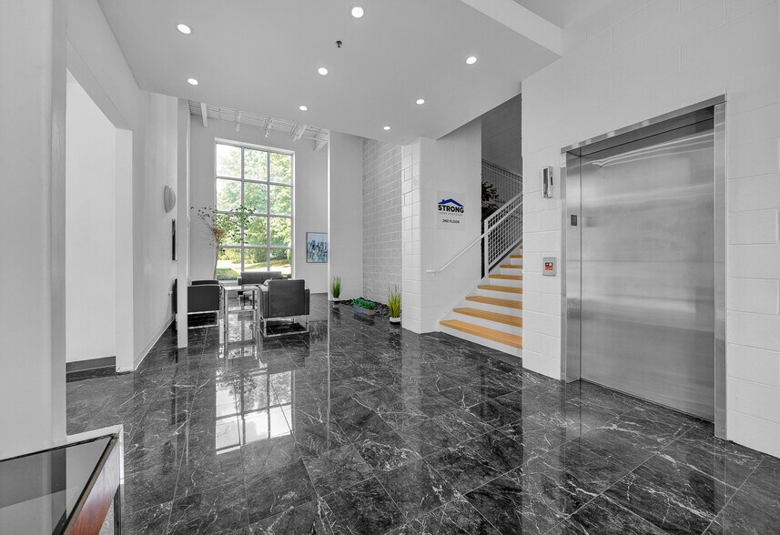 651 Park Ave, King Of Prussia, PA à louer - Photo du bâtiment - Image 2 de 6