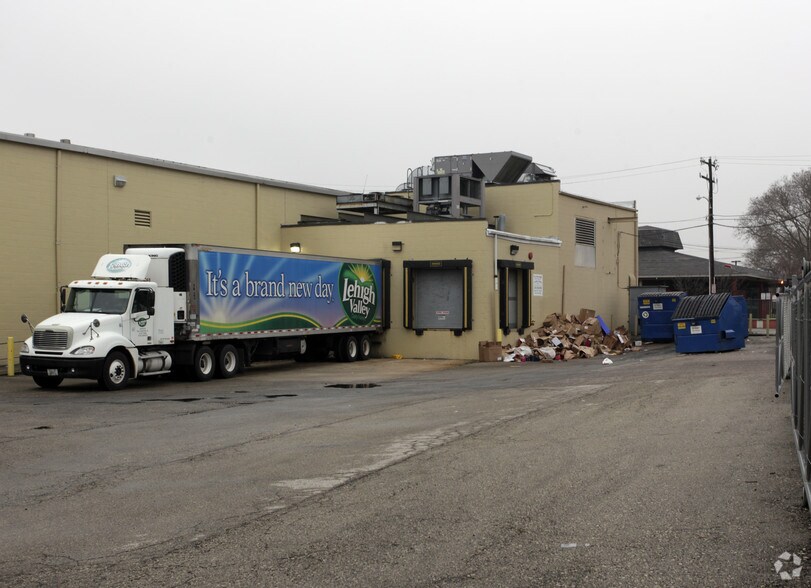 5601 Vine St, Philadelphia, PA à louer - Photo du bâtiment - Image 2 de 17