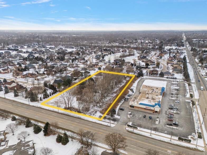 48801 Schoenherr Rd, Shelby Township, MI à vendre - Photo du bâtiment - Image 2 de 3