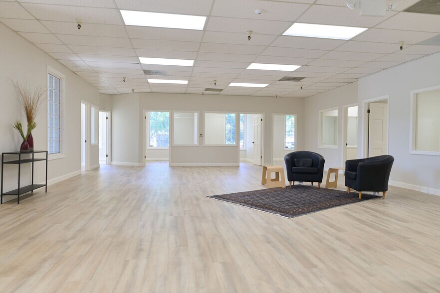 4725 1st St, Pleasanton, CA à louer - Photo du bâtiment - Image 3 de 9